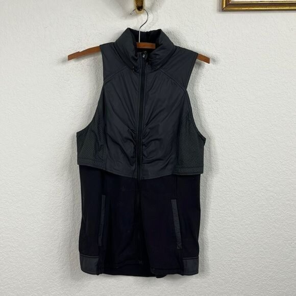 Lululemon Kanto Catch Me Vest Black Hooded Ponytail V Inverted back - Picture 1 of 14